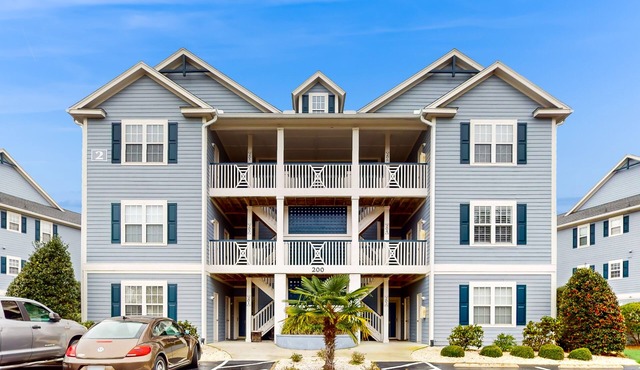 Spacious condo with marina & Intercoastal views, screened-in balconies, W/D & AC