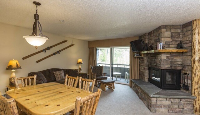 Spacious Condo with Mountain Views