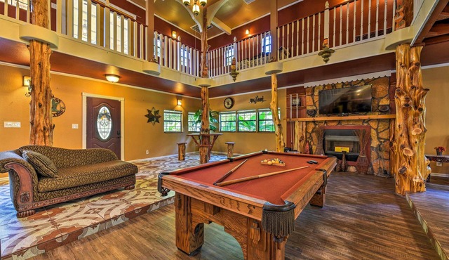 Spacious Conroe Home w/Foosball & Pool Table!