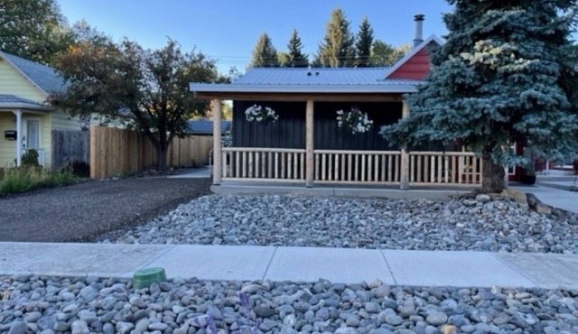 Spacious Convenient Downtown Cody Location