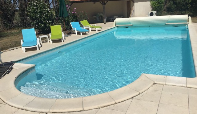 Spacious converted farmhouse with garden and pool close to the Gironde estuary