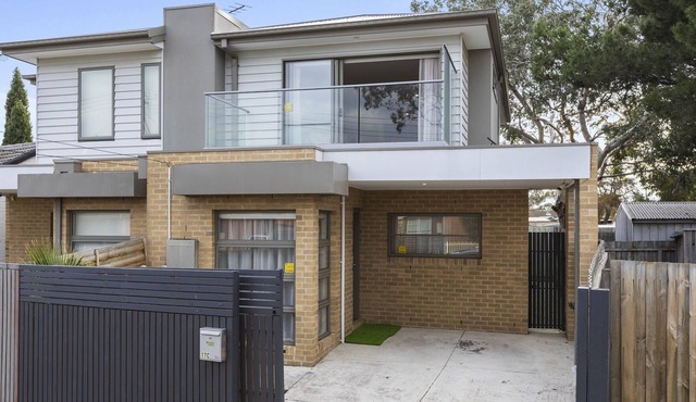 Spacious Corio Townhouse Near Ferry & Waterfront