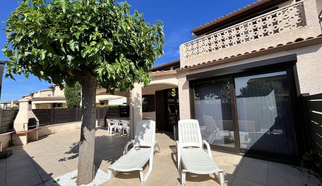 Spacious corner Villa located in the secure "Les Portes du Soleil, Airconditioned upstairs, 3.