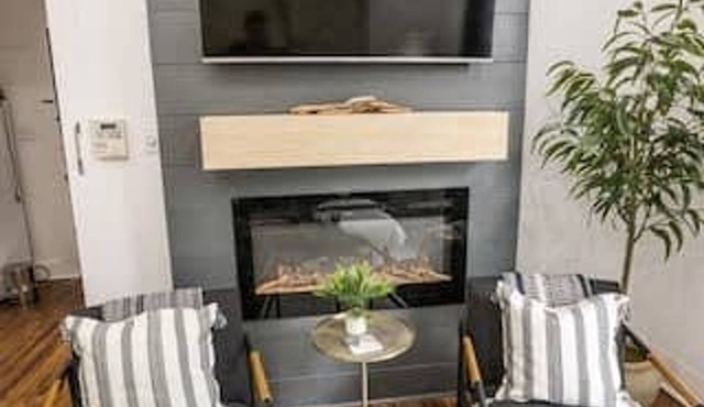 Spacious Corporate Lodging in Downtown Lafayette