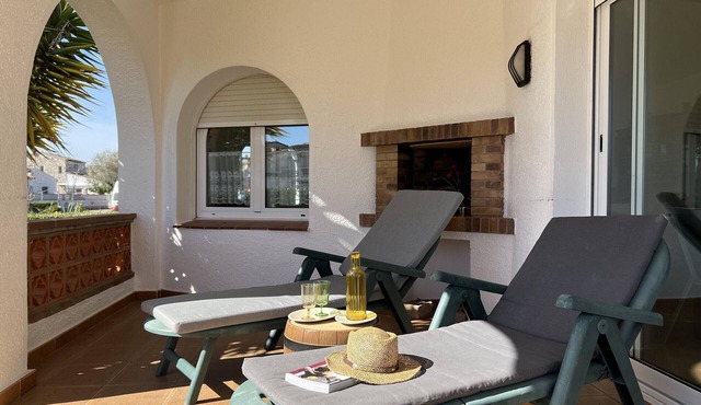 Spacious Costa Brava Home: BBQ, WiFi, Parking, Near Beach, Sleeps 7