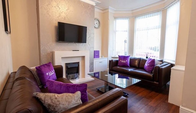 Spacious Cosy 2 Bedroom House by Bridgewater Canal