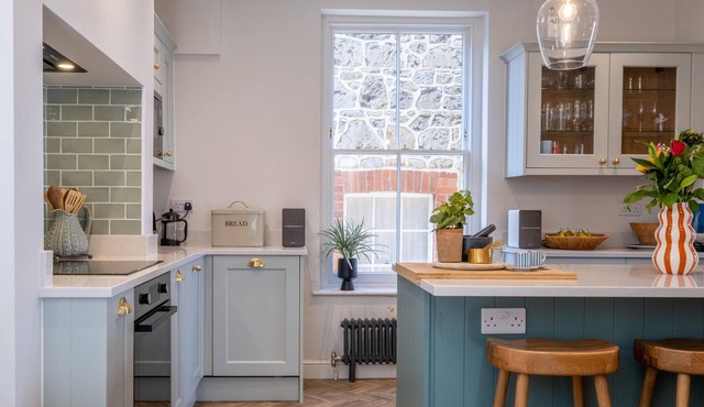 Spacious, cosy 5 bedroom home in the village of Seaview on the Isle of Wight views across the solent