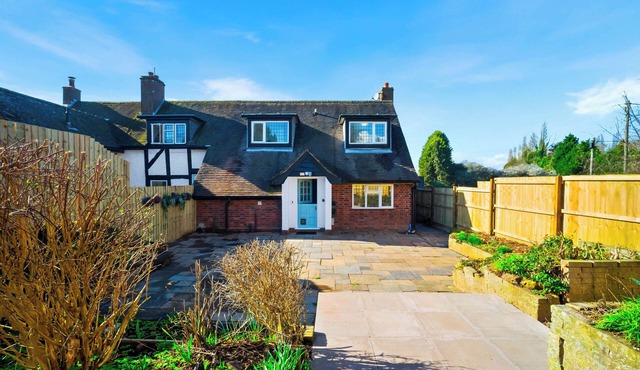 Spacious, Cosy & Chic Cottage with Hot tub