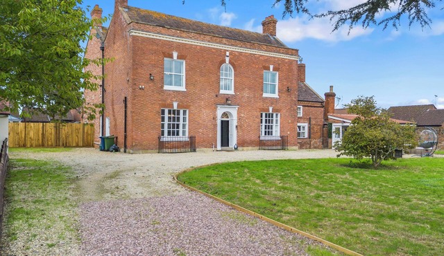 Spacious, Cosy Cotswolds Farmhouse with Annex
