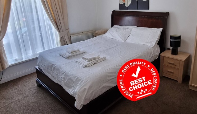 Spacious Cosy King Bed Flat Free Wi-Fi & Parking Rochdale