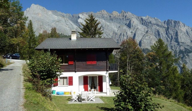 Spacious cottage with views breathtaking in central Valais (Switzerland)