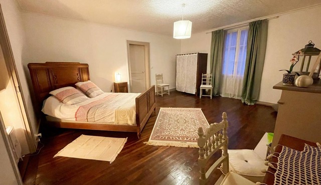 Spacious cottage with garden, pets allowed, near Blois