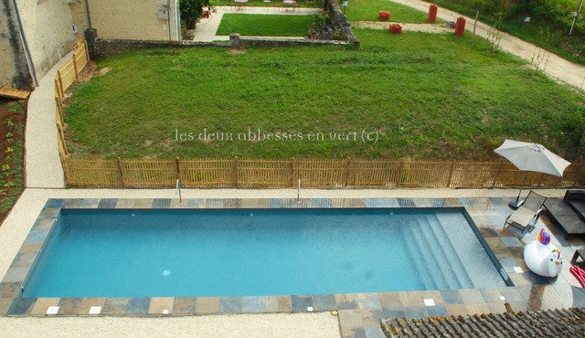 Spacious cottage 3 Bedr (2/9 P) Pond Arabian horses and Heated swimming pool