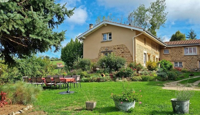 Spacious cottage for 12 near Lyon-Saint Étienne