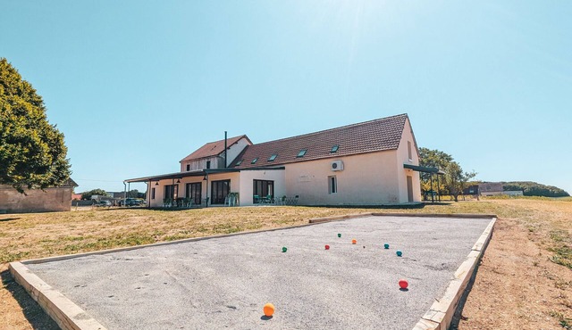 Spacious cottage for 15, comfort and nature in Berry
