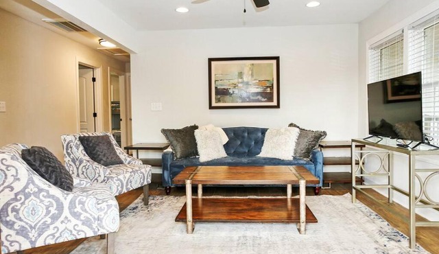 Spacious Cottage for Entire Family Near Two Lakes
