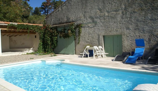 Spacious Cottage on Vineyard in Gaja-et-Villedieu