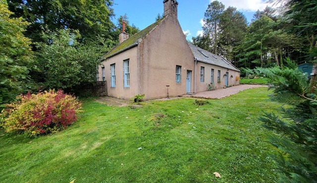 Spacious Cottage in Grounds of Scottish Castle