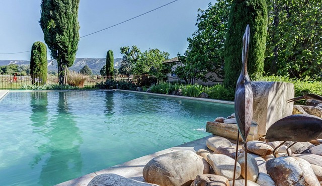 Spacious Cottage in Oppede with Swimming Pool