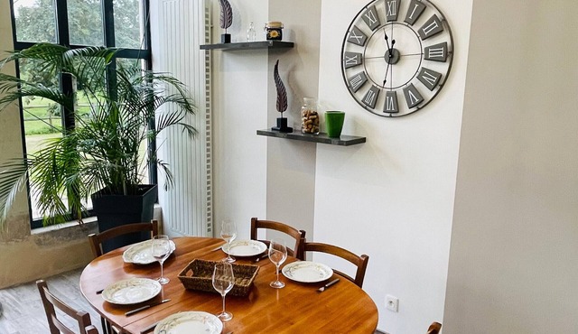 Spacious Cottage in Private Park, Sleeps 5, Large Shower, Private Terrace