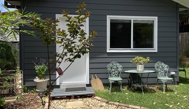 Spacious cottage in peaceful location just minutes walk from the beach.