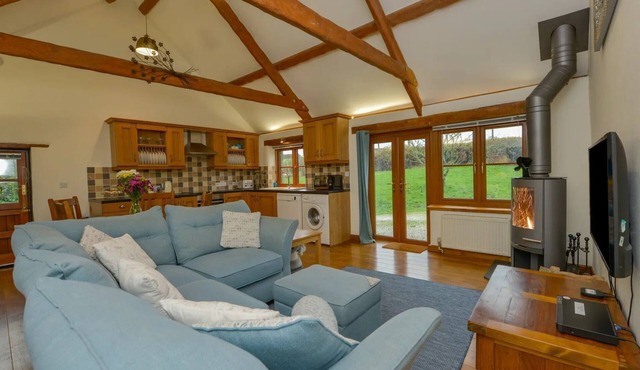 Spacious cottage in quiet 2 acre gardens near coast & country Hook Cottage