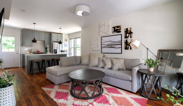 Spacious Cottage in the Heart of Italian Village