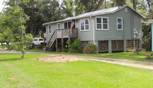 Spacious Cottage near Gulf Shores. Pet friendly! Fishing! Boating!