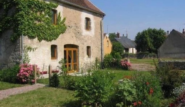 Spacious cottage on the banks of the Nivernais Canal, 5 people, all comfort