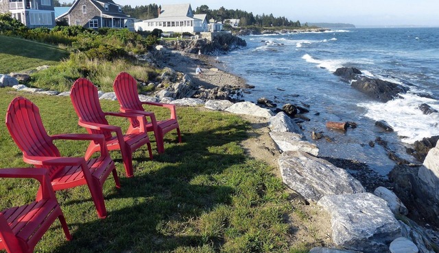 Spacious Cottage Perfect for a Peaceful and Quiet stay on the Ocean with Beach