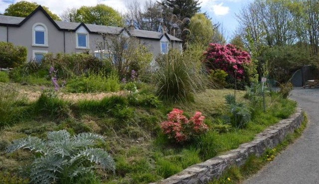 Spacious cottage with stunning loch views