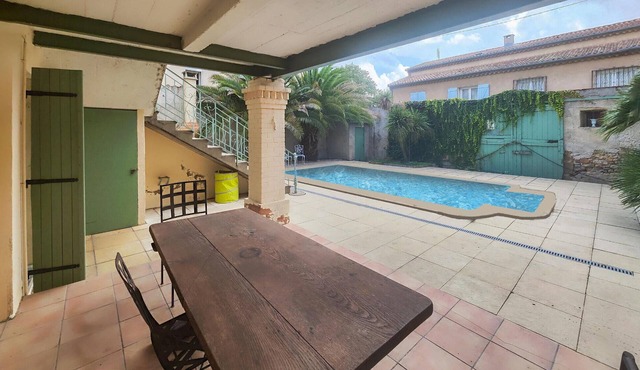 Spacious cottage with pool in Herepian.
