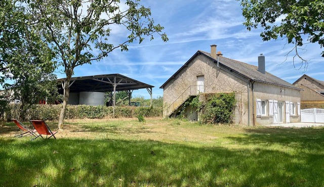 Spacious Cottage with Garden, Near Forest, 6 Beds, BBQ & Wi-Fi