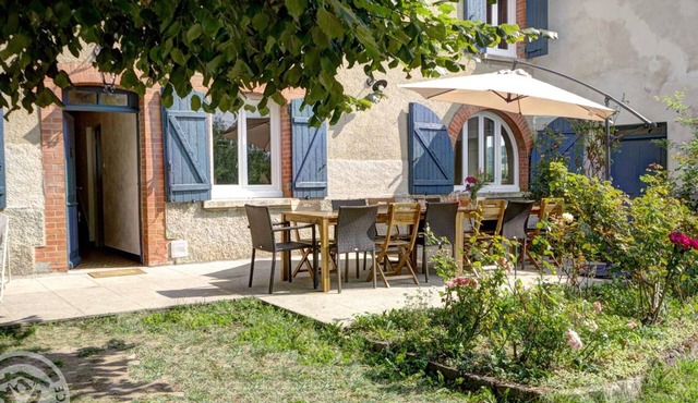 Spacious cottage with garden and children's games, near St-Etienne and Lyon