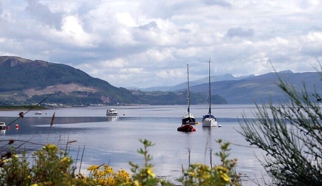 Spacious cottage with stunning views of Loch Fyne