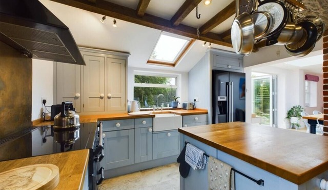 Spacious Country Cottage on border of England & Wales
