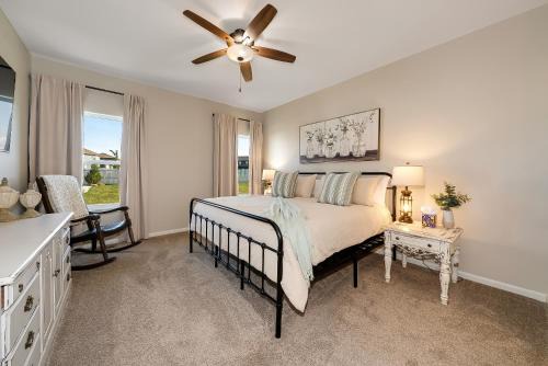 Spacious Country Farmhouse Retreat, Sleeps 16, Pool, Movie Room