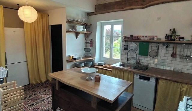 Spacious country gite sleeps 2 or 4 near Chalais - ideal for wedding guests