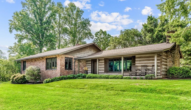 Spacious country home with firepit, patio, foosball, amazing views, & W/D