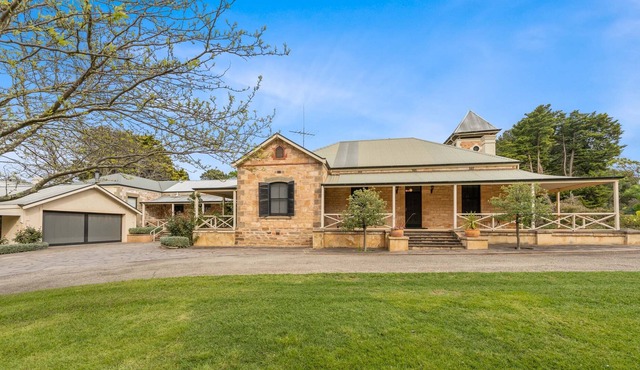 Spacious Country Homestead in the Wine Estate