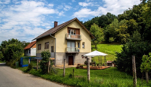 Spacious country house with amenities close to beautiful river