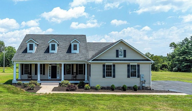 Spacious Country Retreat with 5BR & Mountain Views