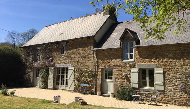 Spacious country retreat in a rural setting with 7.5 acre private wood