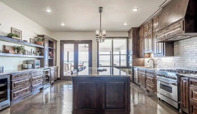 Spacious country sleek home! Perfect for family gatherings!