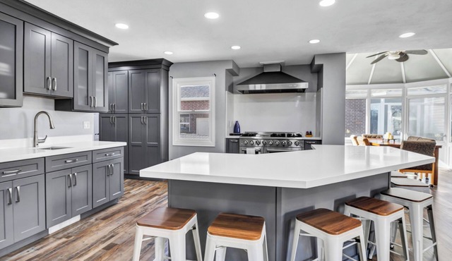 Spacious Country Style Home with Gourmet Kitchen, perfect for large groups!