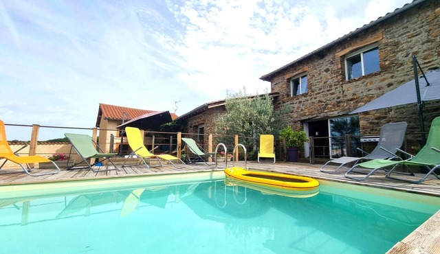 Spacious countryside cottage with pool and spa