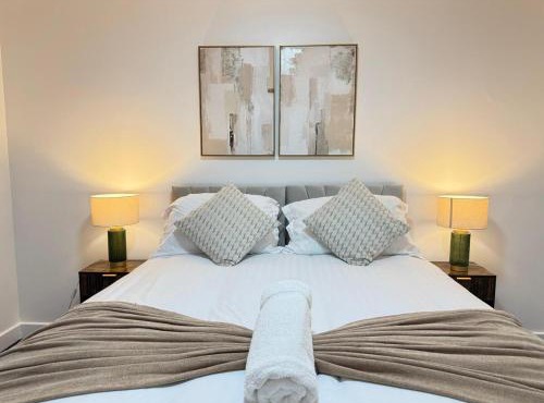 Spacious Coventry Home, Garden, 4Parking!