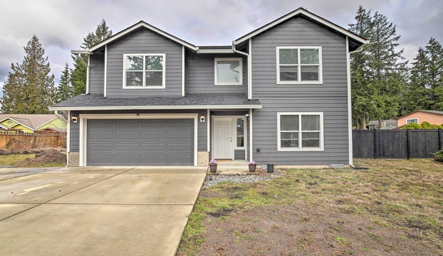 Spacious Covington Home w/ Hot Tub!