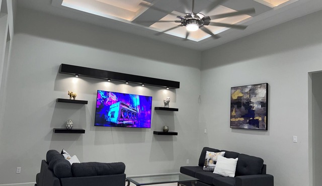 Spacious & Cozy 2-bedroom house in delightful Hidalgo W/AC, WIFI & washer/dryer