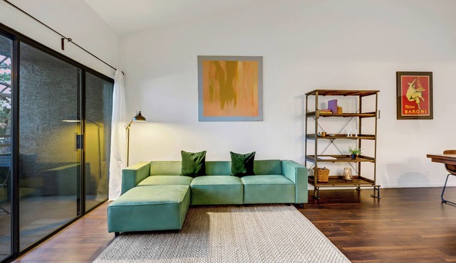 Spacious Cozy 2BD Private Condo 4mil. to Allegiant Stadium,10 mins to Strip!